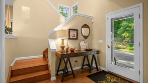 A staircase with wooden steps and a desk with a lamp, framed picture, and decorative items. - Lakeview Lodge|Hot Tub|9 Beds|Pet Friendly|Dock Slip|Lake Views| (Bolton Landing)