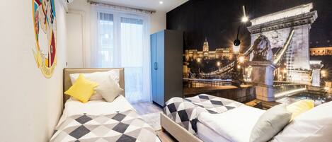 2 bedrooms, desk, iron/ironing board, WiFi