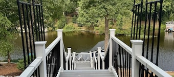 Live Edge Lodge-6,300 Sq Ft! 7 Bds, 7 Baths! Fire Pit, Pool Table, Foosball!