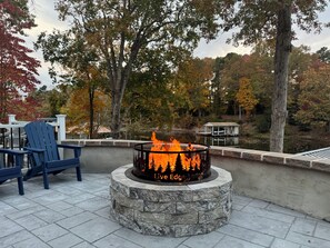 Terrace/patio - 7 Bedrooms-4 Kings, 7 Baths! Sleeps 20! Pool Table, Ping Pong & many water toys! (Bracey)