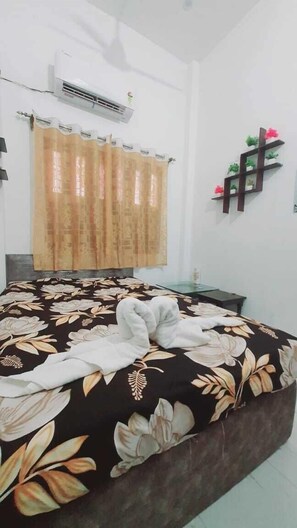 Deluxe Room | Free WiFi - Kunal Guest House  (Varanasi)
