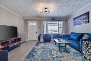 TV - Home on Broadway in Jim Thorpe (Jim Thorpe)