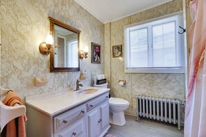 Hair dryer, towels