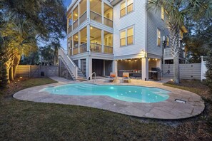 Pool - 4202 Palm Blvd.- 7 bedrooms, pool, putting green, Ocean side of Palm Blvd. (Isle Of Palms)