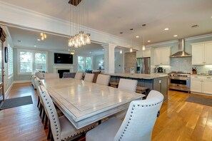 Dining - 4202 Palm Blvd.- 7 bedrooms, pool, putting green, Ocean side of Palm Blvd. (Isle Of Palms)