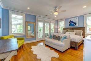 7 bedrooms, iron/ironing board, free WiFi, bed sheets - 4202 Palm Blvd.- 7 bedrooms, pool, putting green, Ocean side of Palm Blvd. (Isle Of Palms)