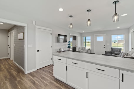 Interior. Country Club Cottages - 1703