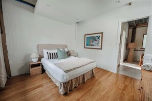 2 bedrooms, iron/ironing board, WiFi, bed sheets - Orchard Cottage - Country Escape New (Yallingup Siding)