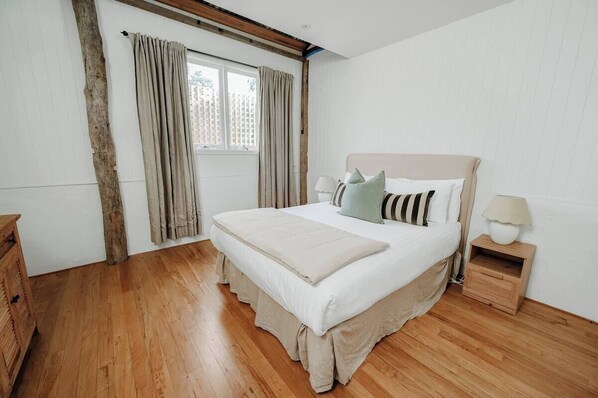 2 chambres, fer et planche à repasser, Wi-Fi, draps fournis