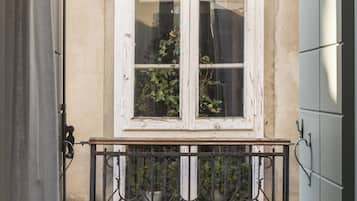 Soundproofing, free WiFi