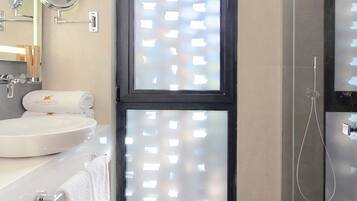 Superior-Doppel- oder -Zweibettzimmer | Minibar, Zimmersafe, schallisolierte Zimmer, Bügeleisen/Bügelbrett