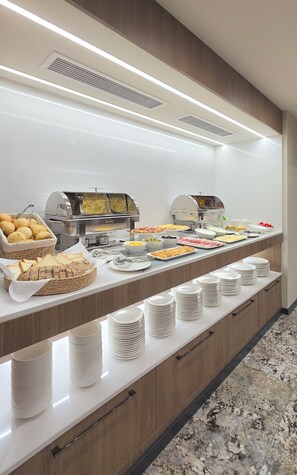 Breakfast buffet - Griffin Hotel (Tbilisi)