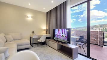 Junior Suite | 1 bedroom, minibar, in-room safe, soundproofing