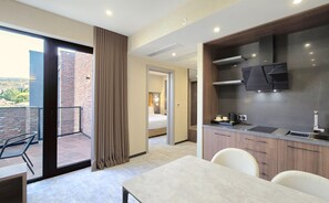 Junior Suite | Minibar, in-room safe, soundproofing, iron/ironing board - Griffin Hotel (Tbilisi)