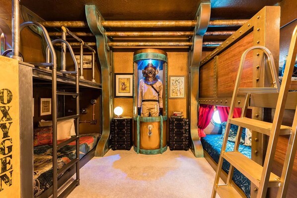 6 bedrooms, iron/ironing board, free WiFi, bed sheets
