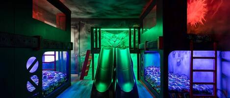 10 bedrooms, iron/ironing board, free WiFi, bed sheets