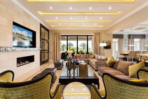 Smart TV, chimenea, videojuegos y tenis de mesa 