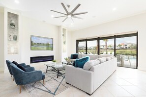 Smart-TV, fotballspill og bordtennis