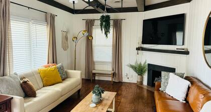 Spacious 4-bedroom house in Great Bend, KS with, Backyard Deck, Ping Pong Table