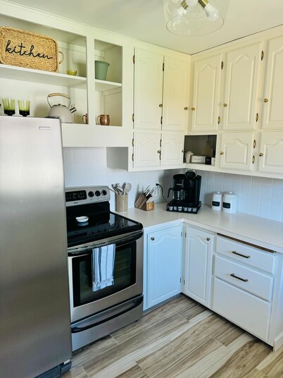 Spacious 4-bedroom house in Great Bend, KS with, Backyard Deck, Ping Pong Table