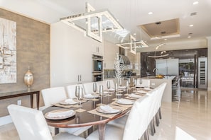 Dining - The Superhero Haven-TT276 (Kissimmee)