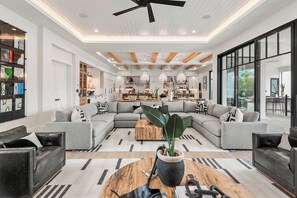 Televisio, pöytätennispöytä, stereot