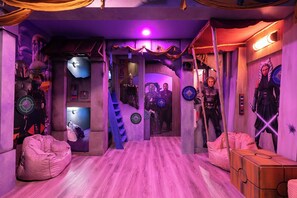 9 bedrooms, iron/ironing board, free WiFi, bed sheets - Reunion's Galactic Getaway-TT449 (Kissimmee)