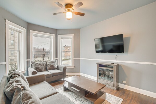 TV, fireplace