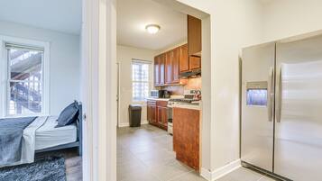 Microwave, oven, stovetop, coffee/tea maker