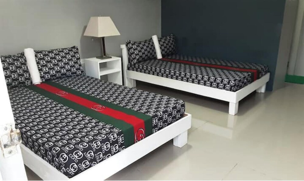 Family Room for 4 General Luna Vrbo