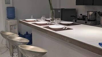 Kochgeschirr/Geschirr/Besteck