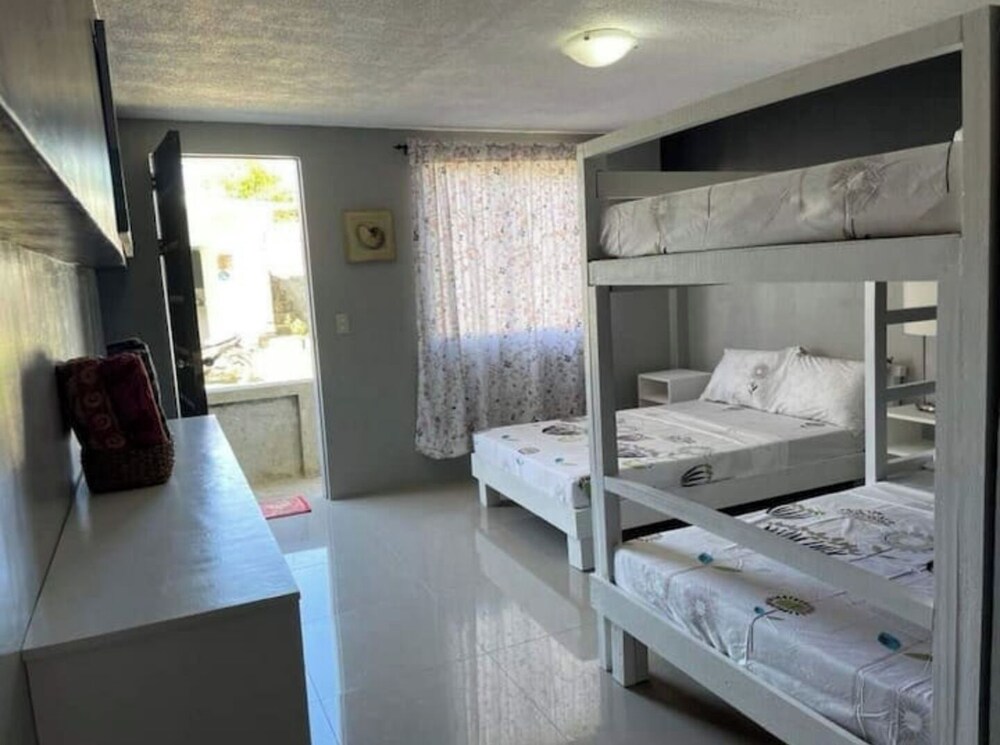 Point F Siargao Family Suite B (56 people) General Luna Vrbo
