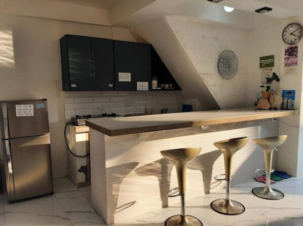 Cookware/dishes/utensils