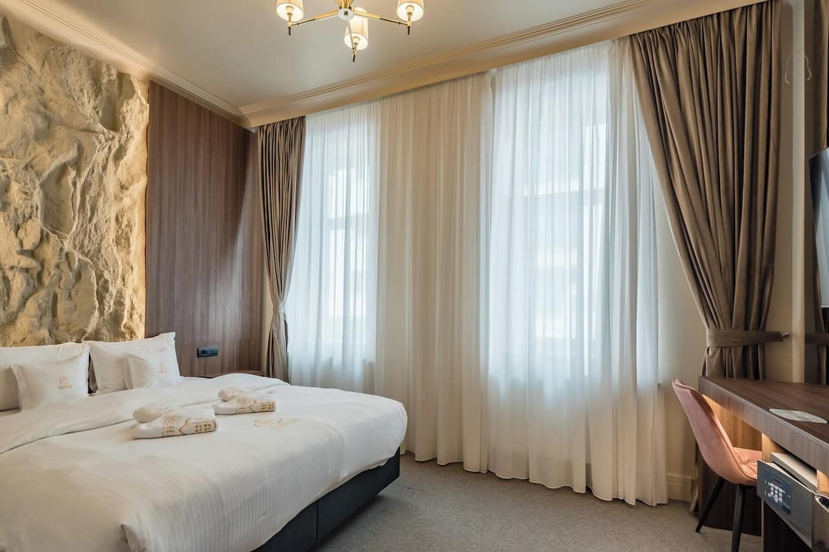 Deluxe Double Room | 1 bedroom, premium bedding, down comforters, memory foam beds