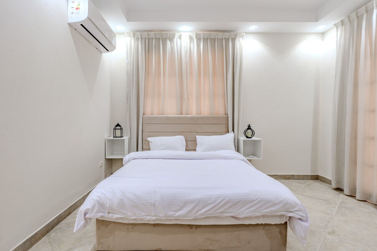 5 bedrooms, free WiFi, bed sheets