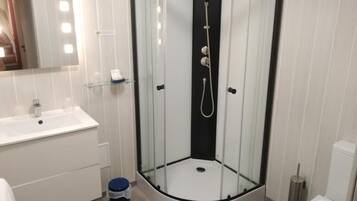 Classic Triple Room | Bathroom
