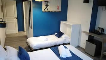 Habitación triple clásica | Caja fuerte, cortinas opacas, wifi gratis