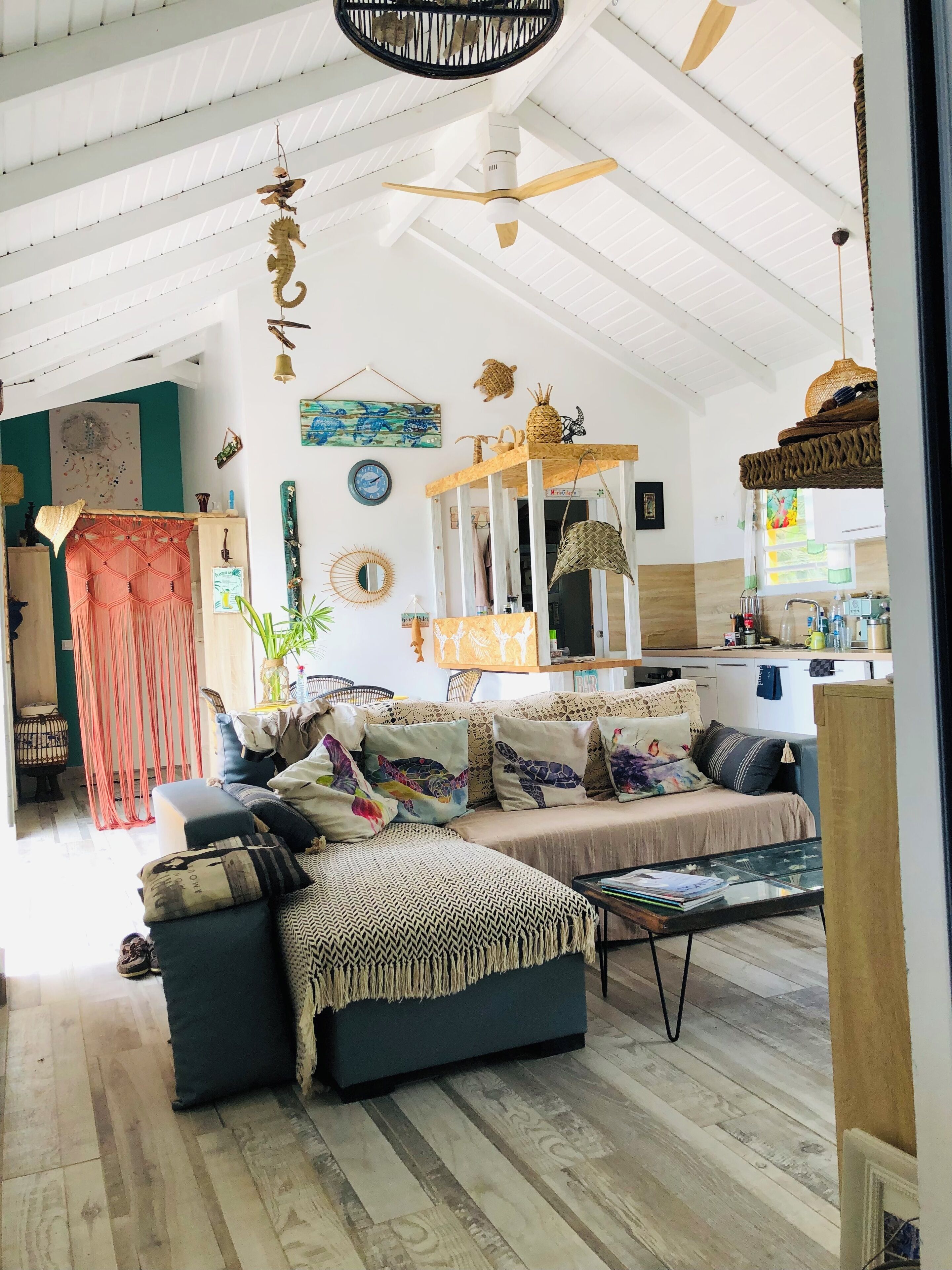 Smart TV, books, stereo