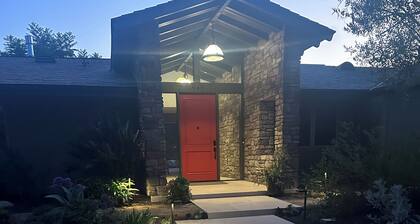 Luxurious 6-bedroom nature retreat in charming Camarillo