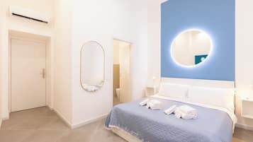 Phòng đôi Deluxe, ban công, quang cảnh thành phố | Minibar, két bảo mật tại phòng, bàn