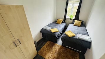 Apartment | 2 bedrooms, iron/ironing board, free WiFi, bed sheets