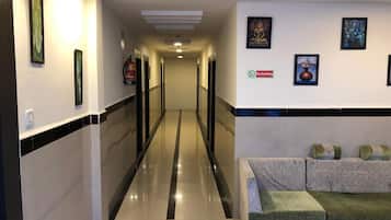 Classic Room, City View | Living area