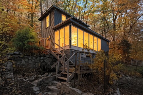 Lakeview, quiet, family, pets, boat slip, beach, trails, skiing, adventures