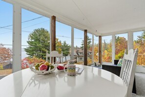 Dining - Lakeview, quiet, family, pets, boat slip, beach, trails, skiing, adventures (Alton)