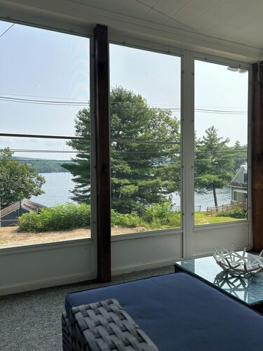 Lakeview Retreat Pets Beach Boat Couples sleeps 4