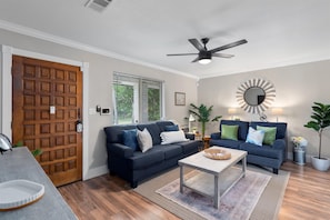 Smart TV - Charming 3-bedroom house in Georgetown TX (Georgetown)