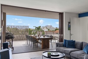 Unclassified image, 5 of 42, button