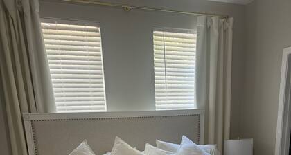 Beautiful 4-bedroom 4.5 bath Condo Less than 2 miles from Campus and the Square