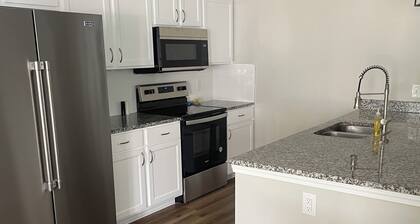 Beautiful 4-bedroom 4.5 bath Condo Less than 2 miles from Campus and the Square