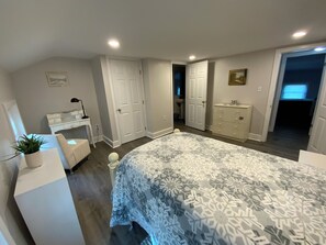 4 bedrooms, desk, iron/ironing board, travel crib